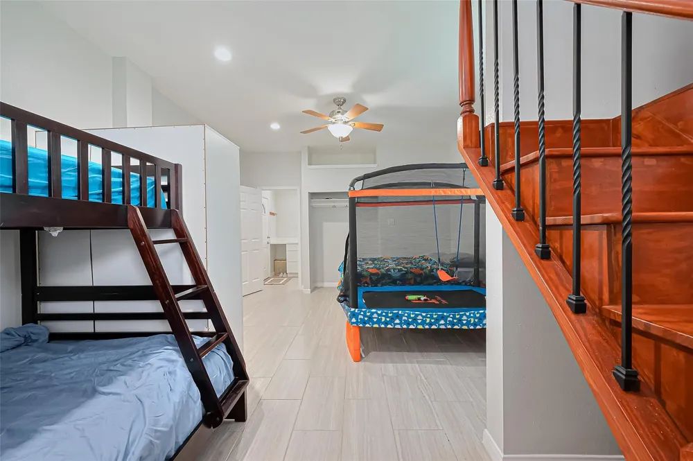 210 Sampan Drive Tiki Island, TX 77554