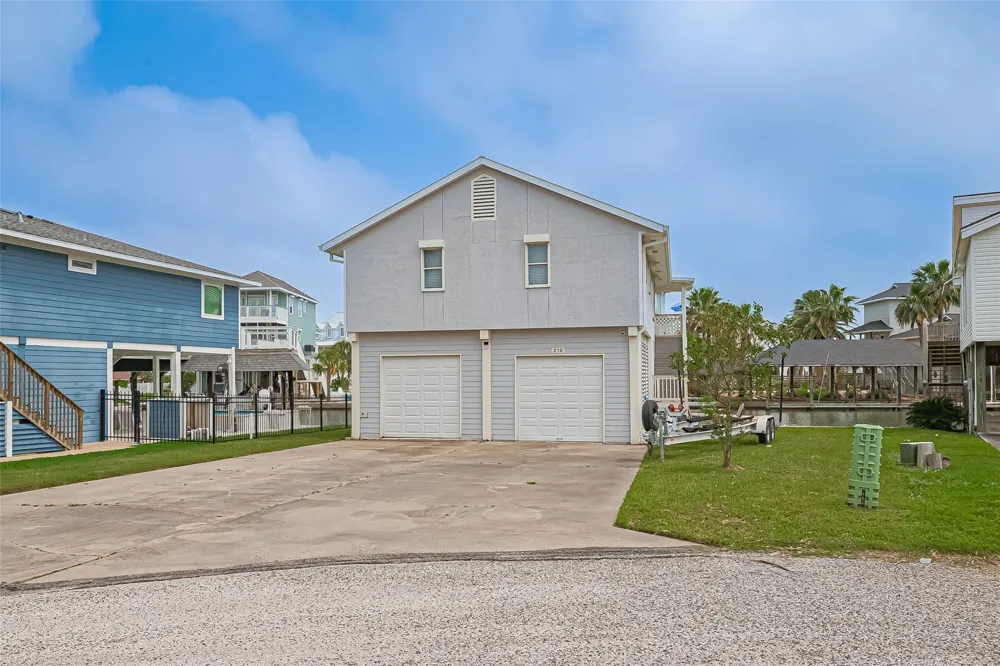 210 Sampan Drive Tiki Island, TX 77554