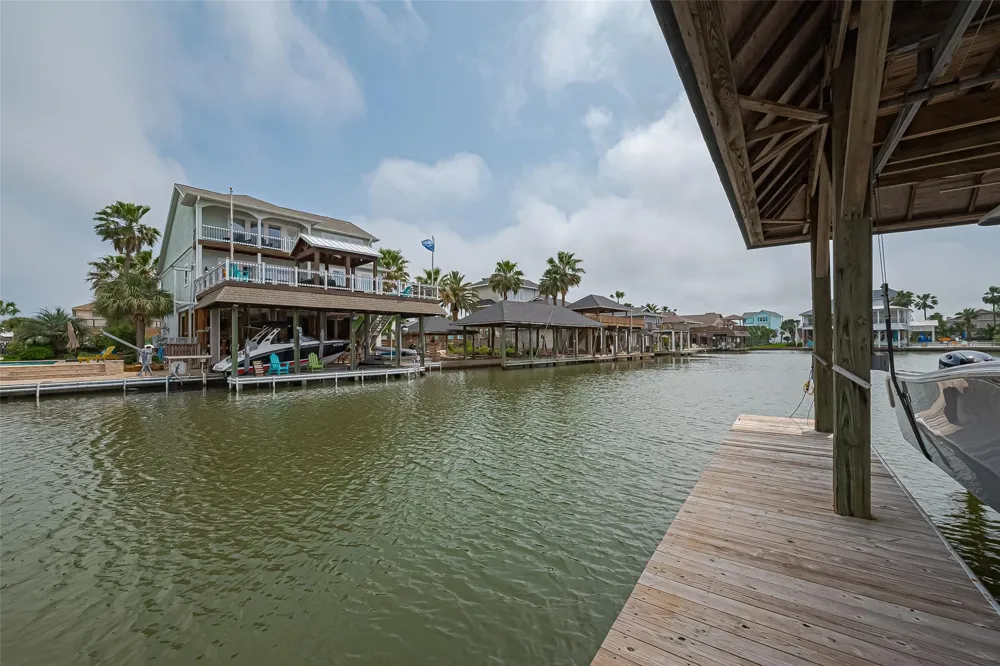 210 Sampan Drive Tiki Island, TX 77554