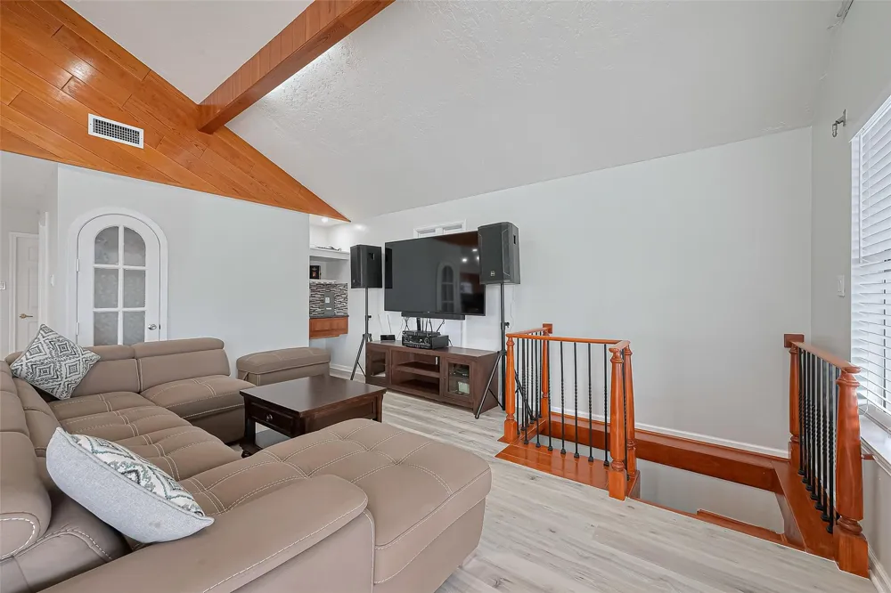 210 Sampan Drive Tiki Island, TX 77554