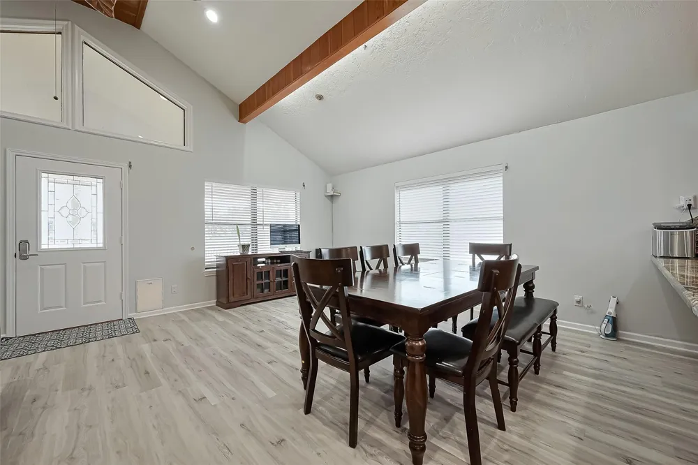 210 Sampan Drive Tiki Island, TX 77554