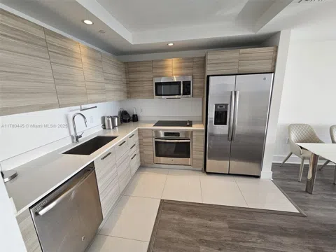 121 NE 34 ST #2511
