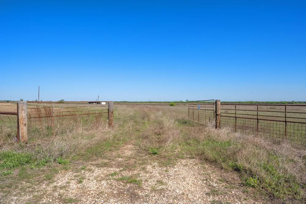 46 County Road 211 Florence, TX 76527