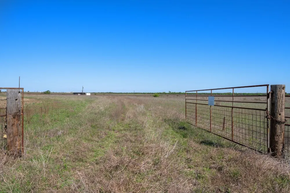 46 County Road 211 Florence, TX 76527