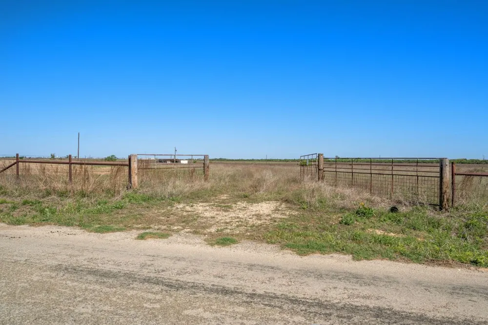 46 County Road 211 Florence, TX 76527