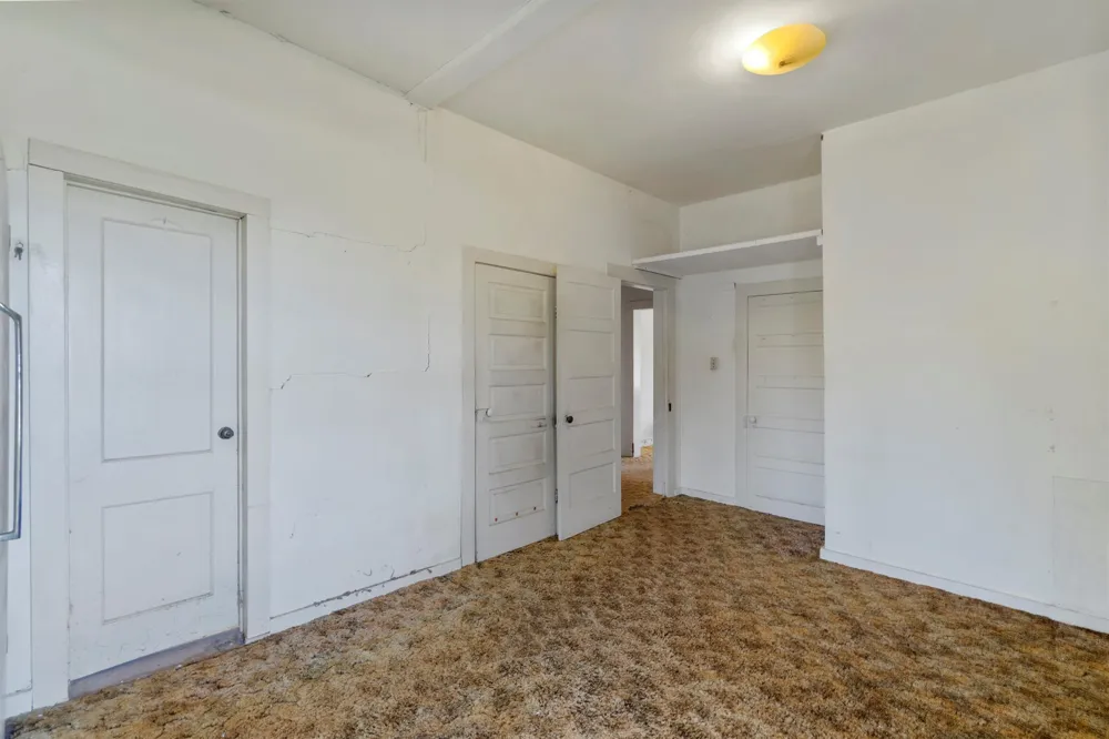 1104 E Umlang Street Thorndale, TX 76577