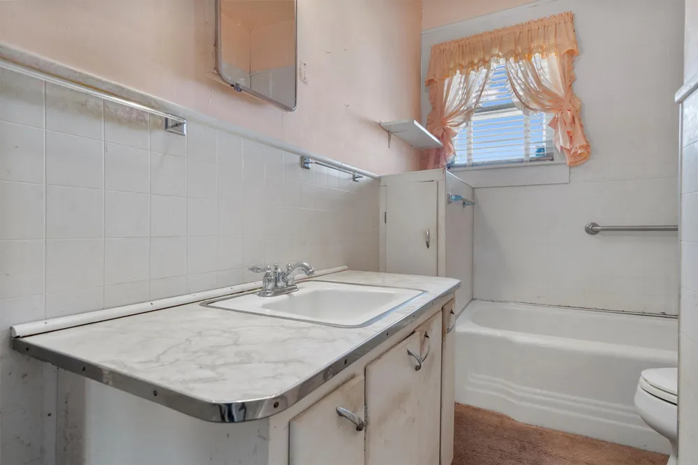 1104 E Umlang Street Thorndale, TX 76577