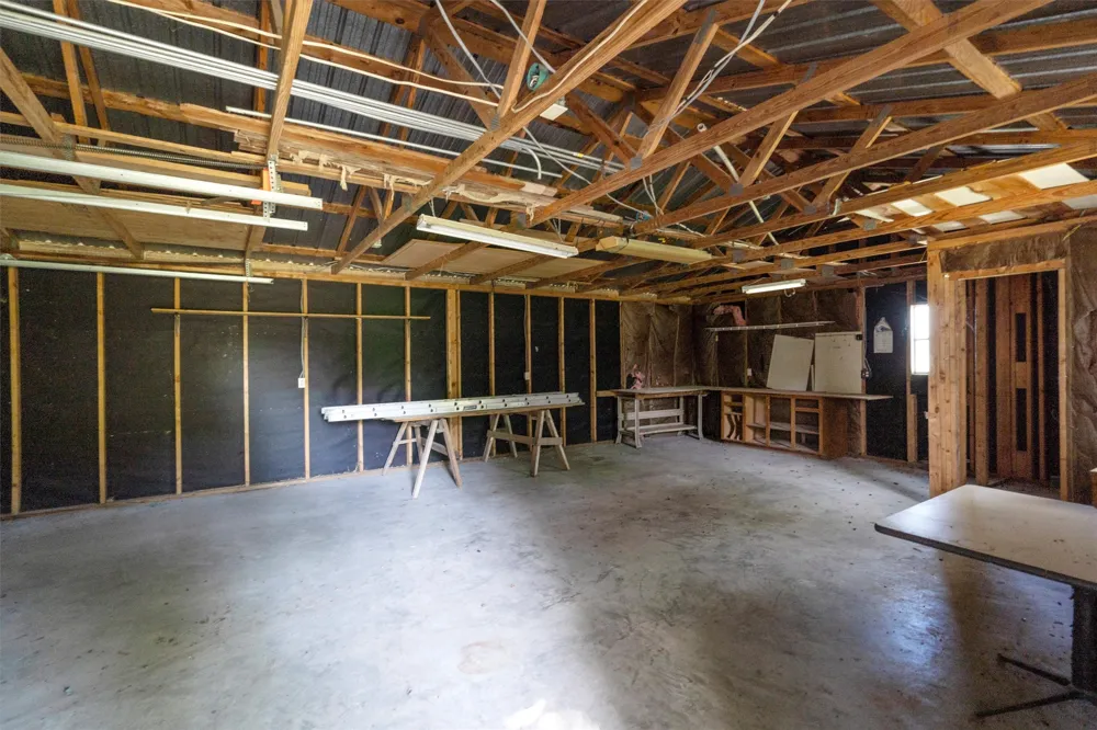 1104 E Umlang Street Thorndale, TX 76577