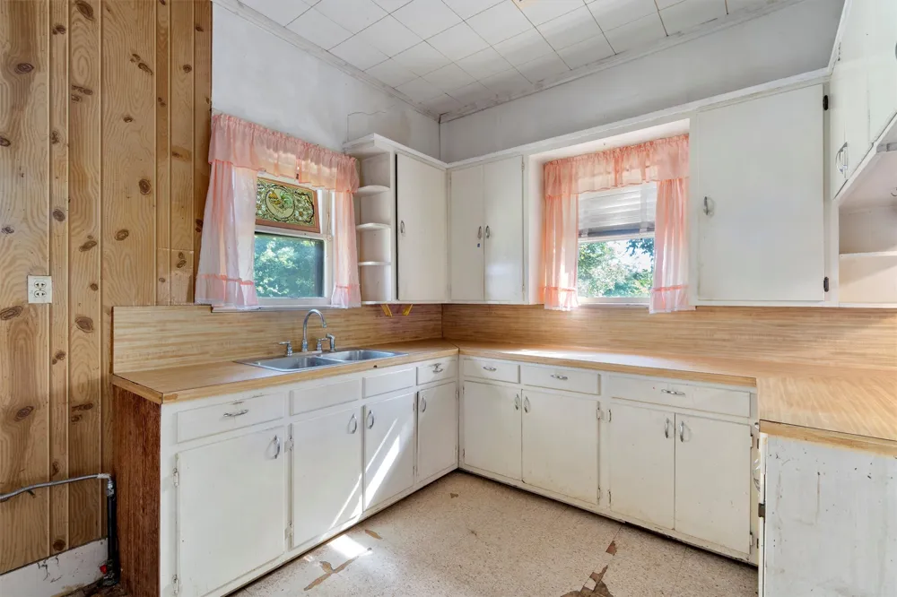 1104 E Umlang Street Thorndale, TX 76577