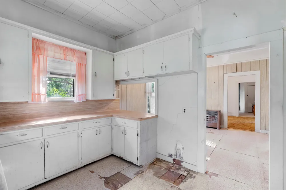 1104 E Umlang Street Thorndale, TX 76577