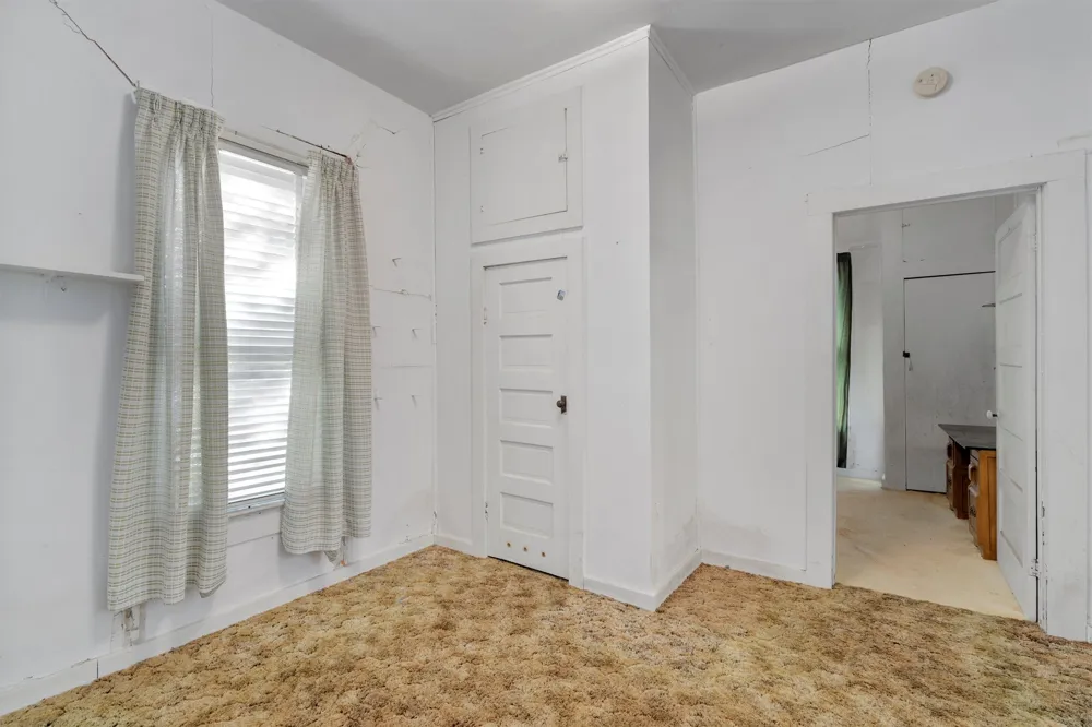 1104 E Umlang Street Thorndale, TX 76577