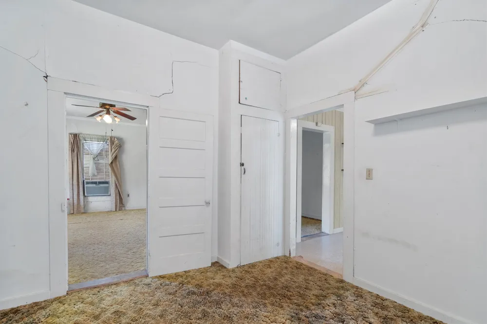 1104 E Umlang Street Thorndale, TX 76577