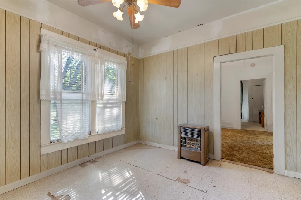 1104 E Umlang Street Thorndale, TX 76577