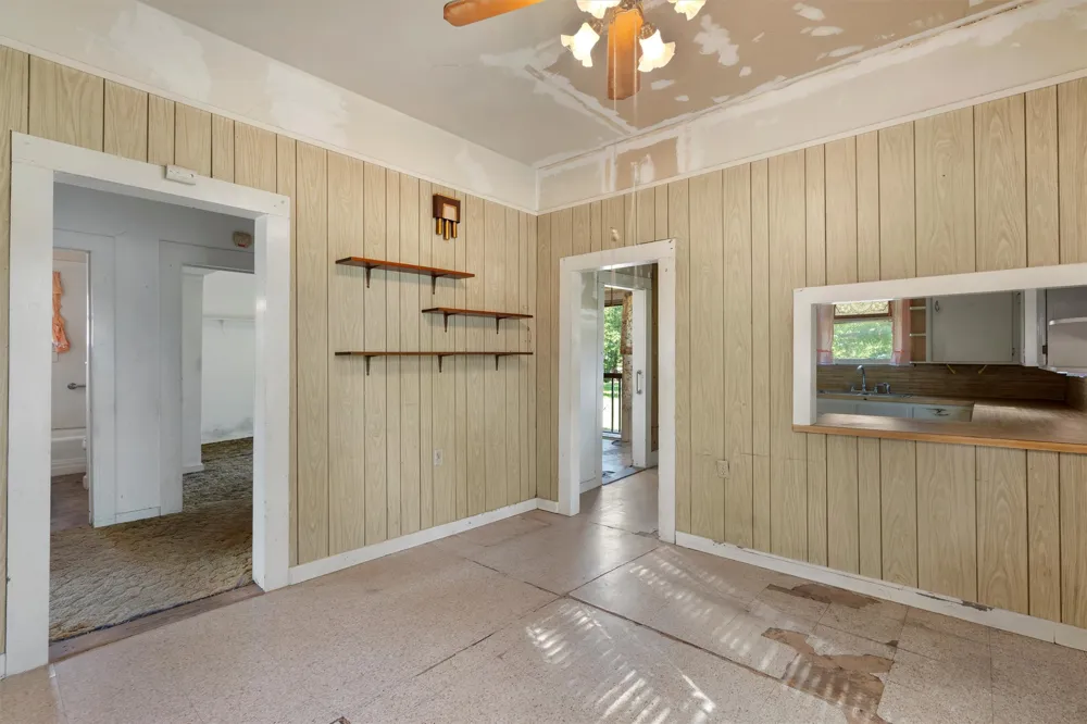 1104 E Umlang Street Thorndale, TX 76577