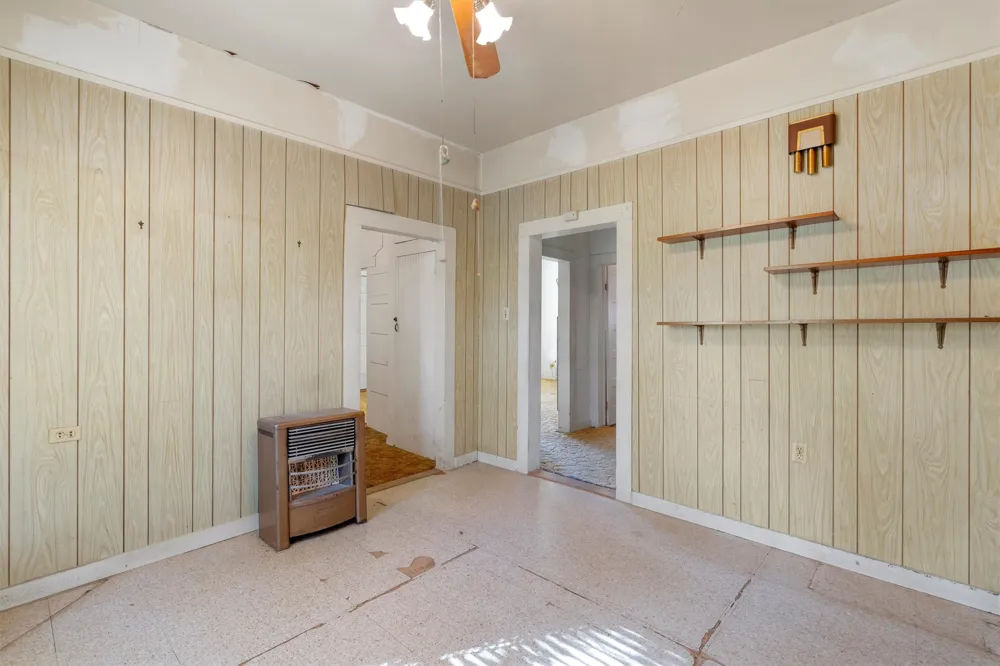 1104 E Umlang Street Thorndale, TX 76577