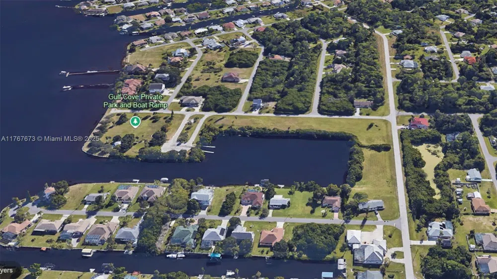 12167 Alumna Ave Port Charlotte, FL 33981