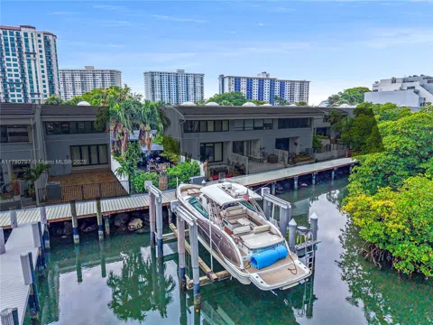 311 Poinciana Dr #801