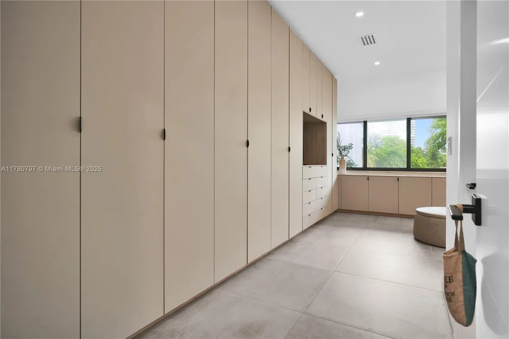 311 Poinciana Dr #801 Sunny Isles Beach, FL 33160