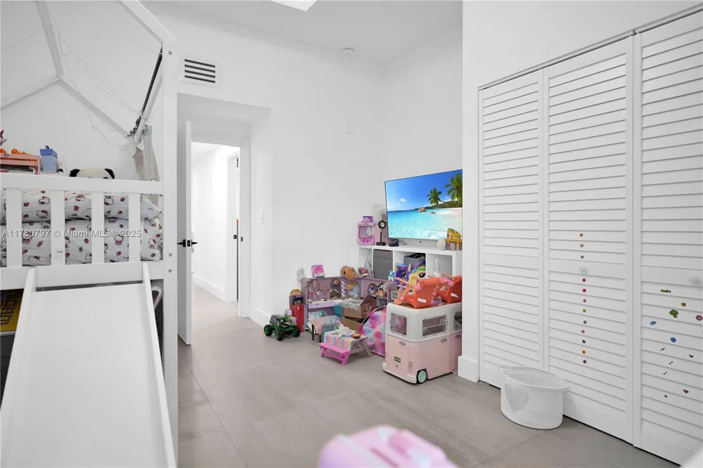 311 Poinciana Dr #801 Sunny Isles Beach, FL 33160