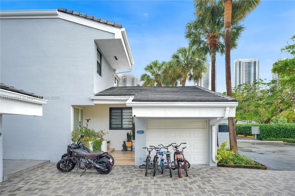 311 Poinciana Dr #801 Sunny Isles Beach, FL 33160
