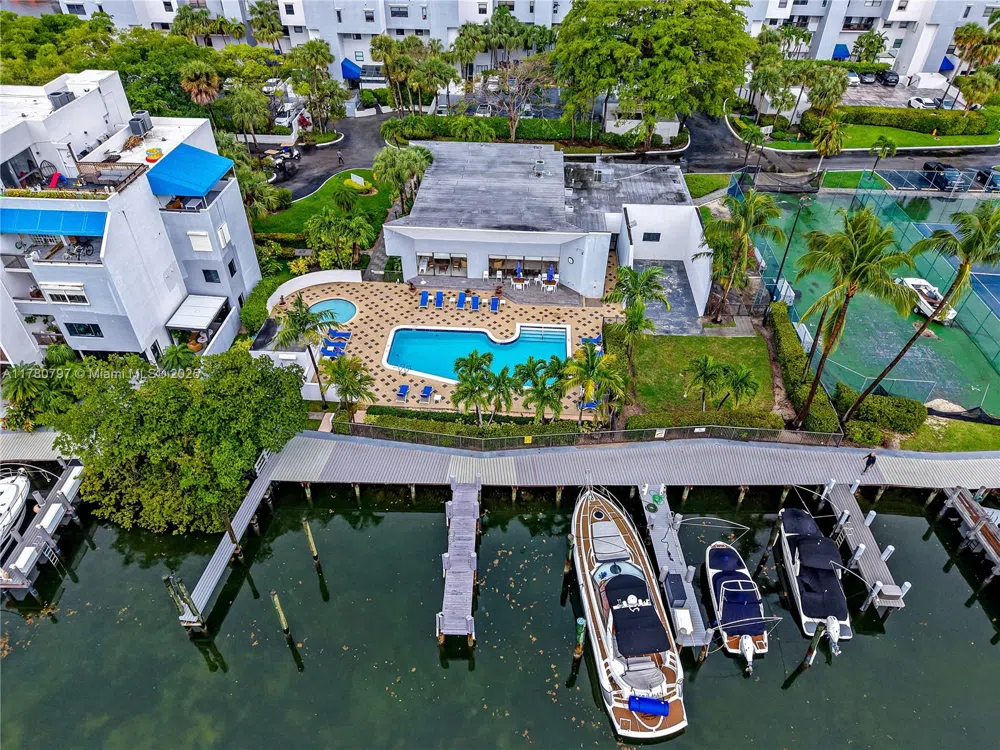 311 Poinciana Dr #801 Sunny Isles Beach, FL 33160