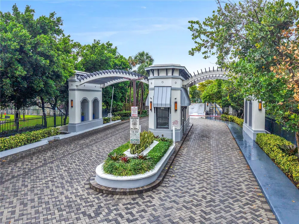 311 Poinciana Dr #801 Sunny Isles Beach, FL 33160