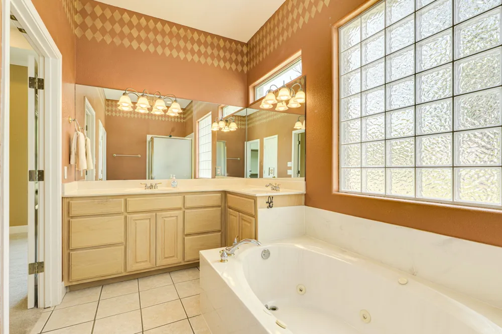 207 Flamingo Circle Highland Haven, TX 78654