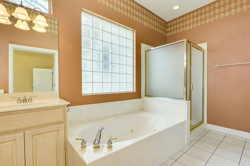207 Flamingo Circle Highland Haven, TX 78654