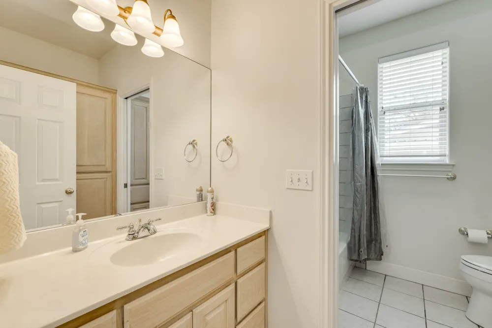 207 Flamingo Circle Highland Haven, TX 78654