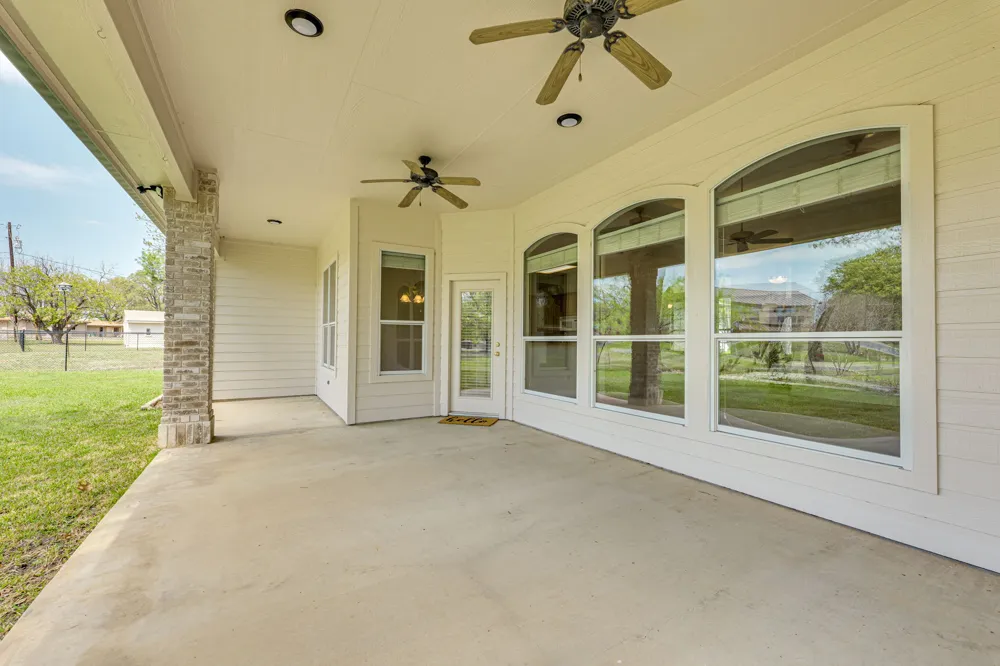 207 Flamingo Circle Highland Haven, TX 78654