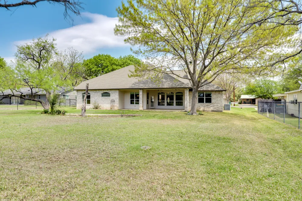 207 Flamingo Circle Highland Haven, TX 78654