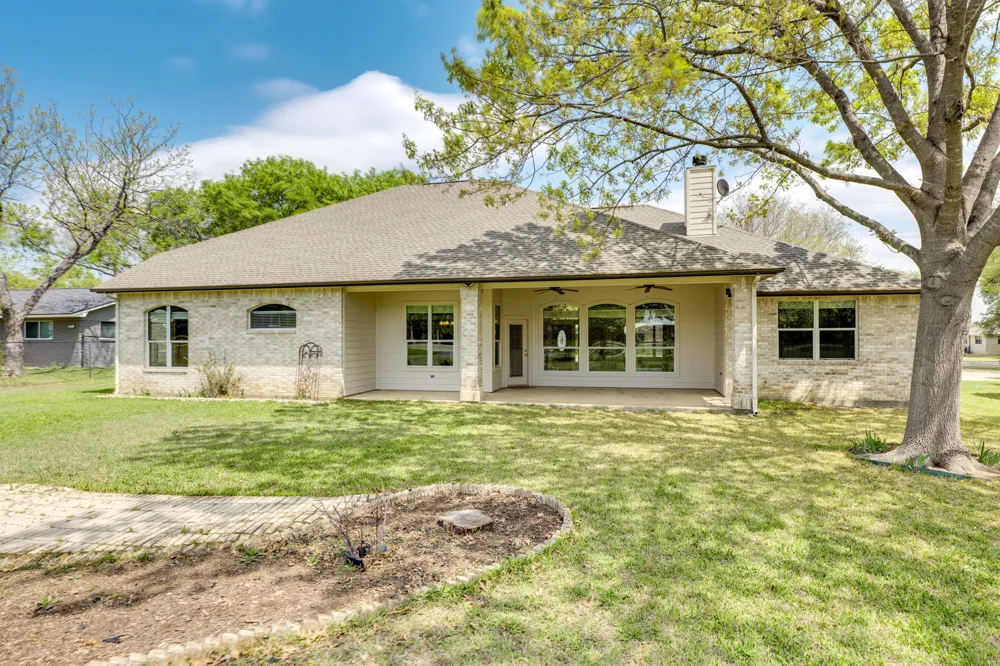 207 Flamingo Circle Highland Haven, TX 78654