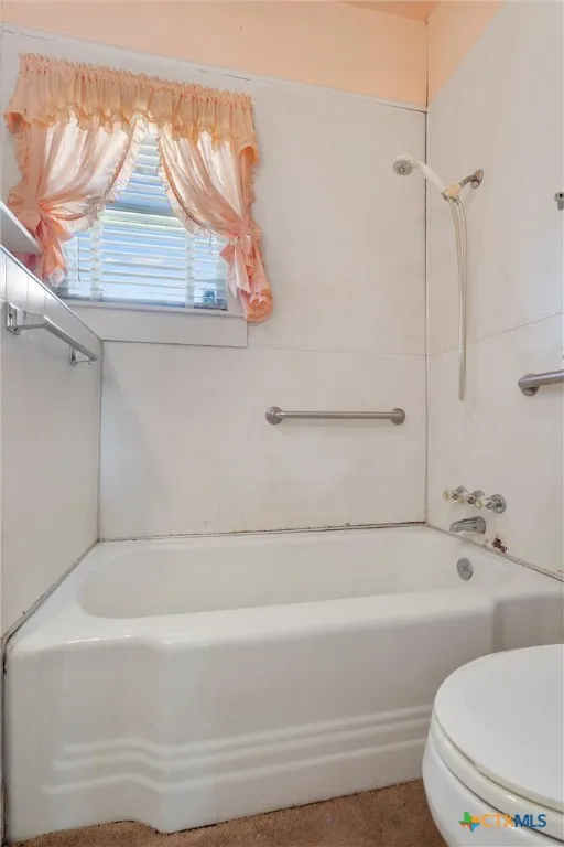 1104 E Umlang Street Thorndale, TX 76577
