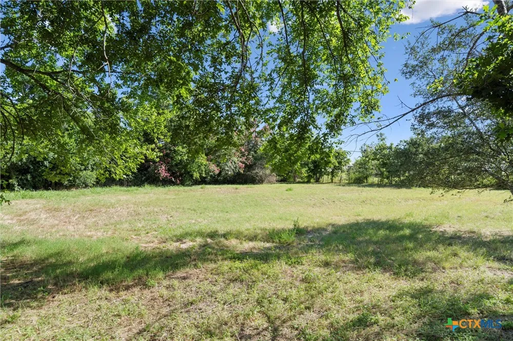 1104 E Umlang Street Thorndale, TX 76577