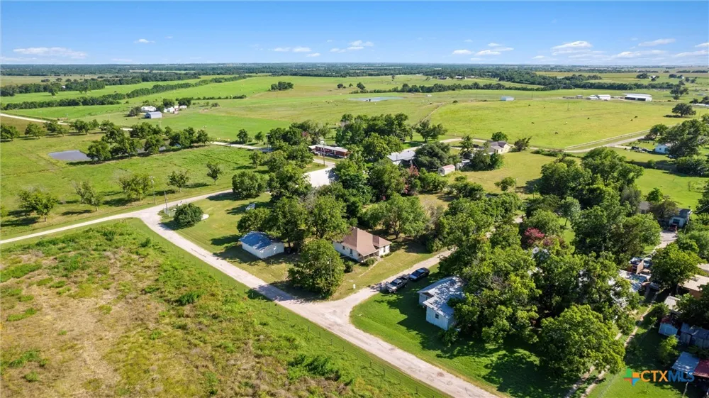 1104 E Umlang Street Thorndale, TX 76577