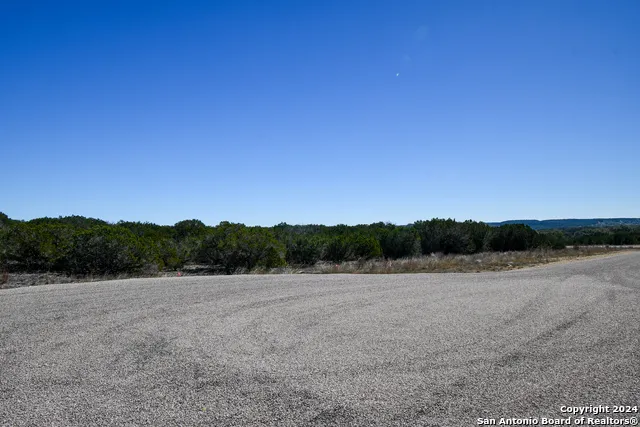 699 Cool Creek Rd Camp Verde, TX 78010