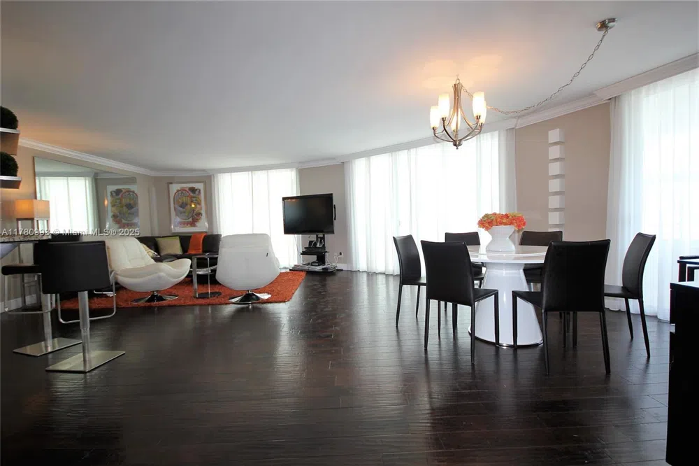 5151 COLLINS AV #924 Miami Beach, FL 33140
