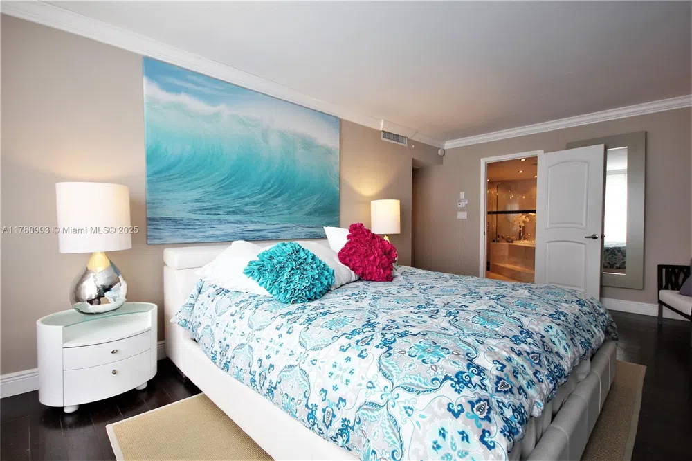 5151 COLLINS AV #924 Miami Beach, FL 33140