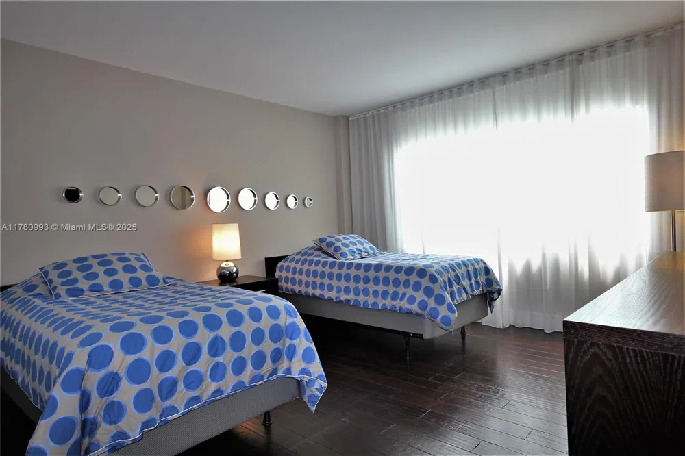 5151 COLLINS AV #924 Miami Beach, FL 33140