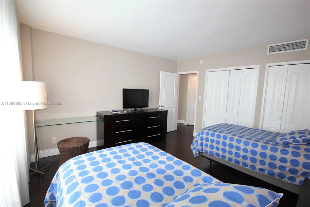 5151 COLLINS AV #924 Miami Beach, FL 33140
