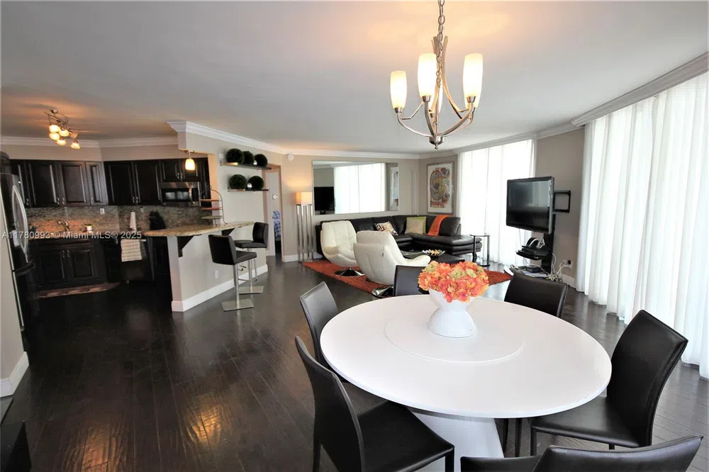 5151 COLLINS AV #924 Miami Beach, FL 33140