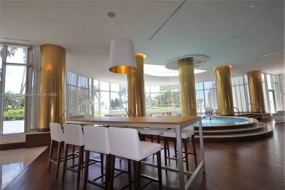 5151 COLLINS AV #924 Miami Beach, FL 33140