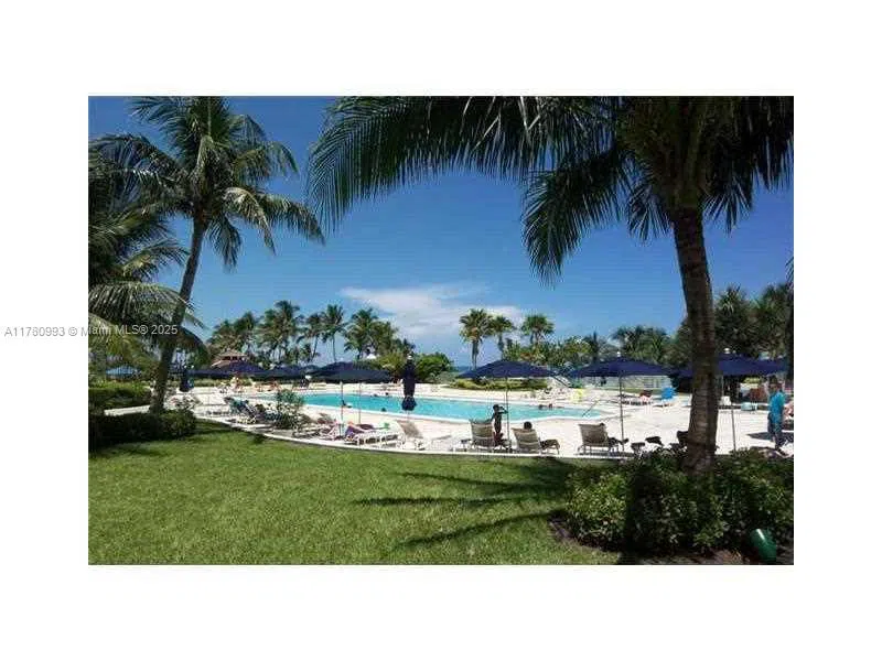5151 COLLINS AV #924 Miami Beach, FL 33140