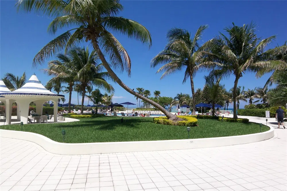 5151 COLLINS AV #924 Miami Beach, FL 33140