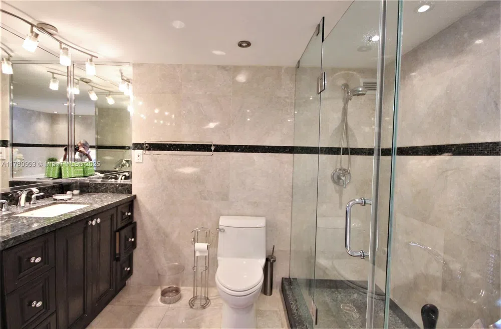 5151 COLLINS AV #924 Miami Beach, FL 33140