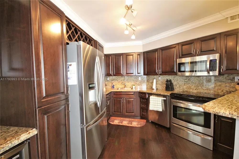 5151 COLLINS AV #924 Miami Beach, FL 33140