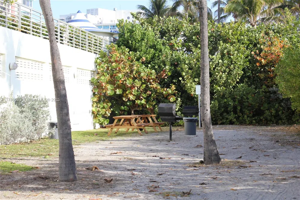 5151 COLLINS AV #924 Miami Beach, FL 33140