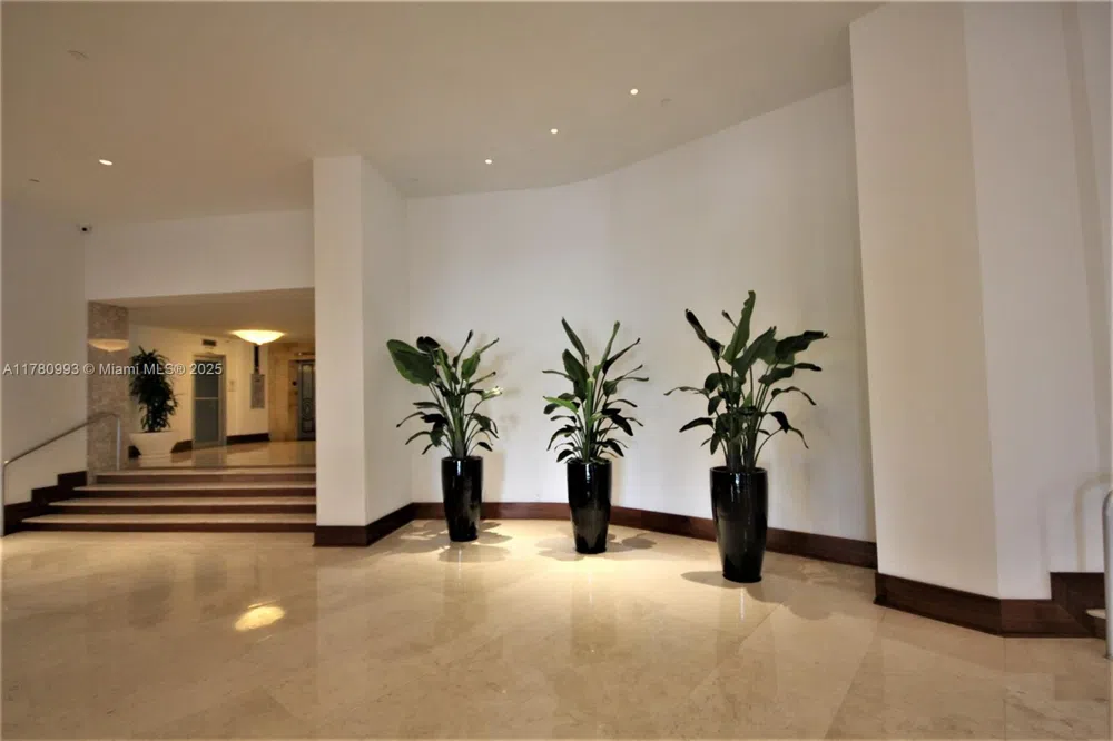 5151 COLLINS AV #924 Miami Beach, FL 33140