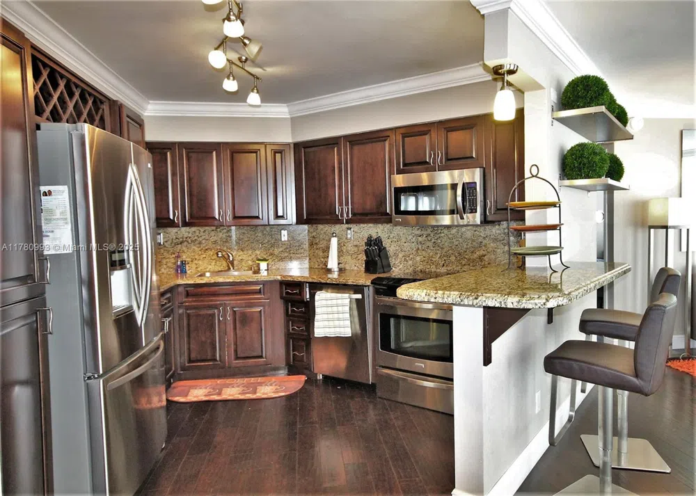 5151 COLLINS AV #924 Miami Beach, FL 33140