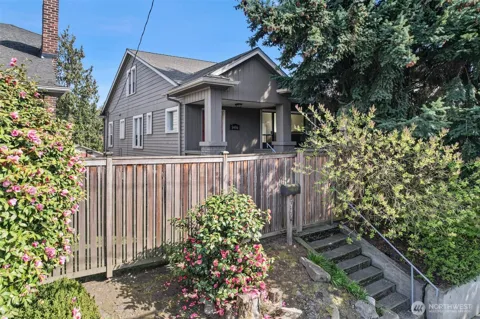 5016 7th Ave Ne